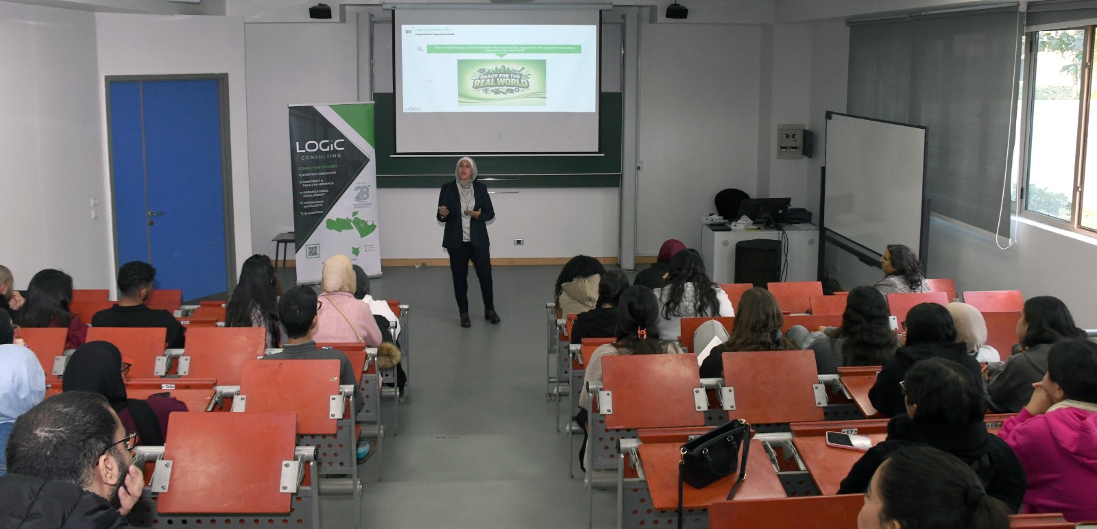 دعم استشاري ممتد طوال العام وورش متخصصة في دراسات الجدوى