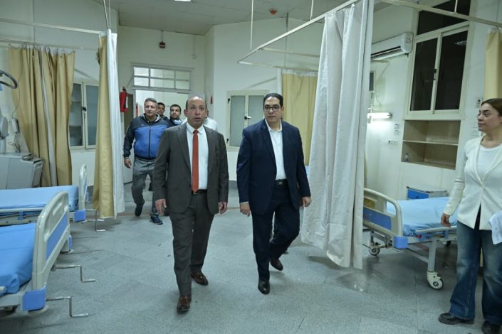 جولة لرئيس جامعة القاهرة للاطمئنان على حالة مرضى مستشفى الاستقبال والطوارئ 1 almomken.com 0fef85ca