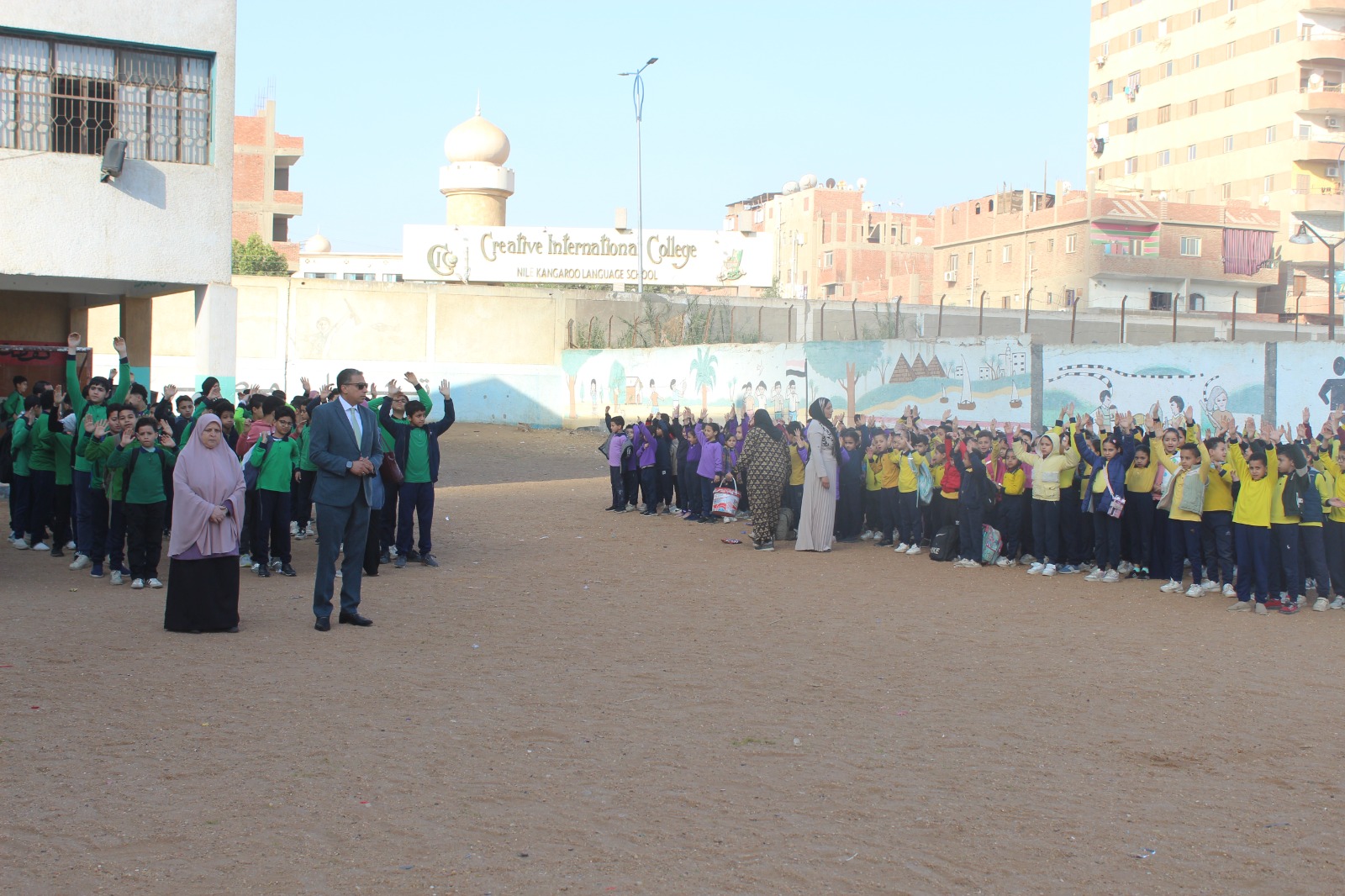 عطية يقود جولة تفقدية موسعة فى ثلاث إدارات تعليمية  ويُرسّخ الانضباط ويكافئ المتميزين