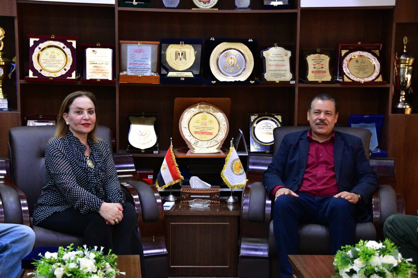 رئيس جامعة الوادى الجديد  يستقبل وفد الرحلة العلمية لقسم الجغرافيا بجامعة العاصمة