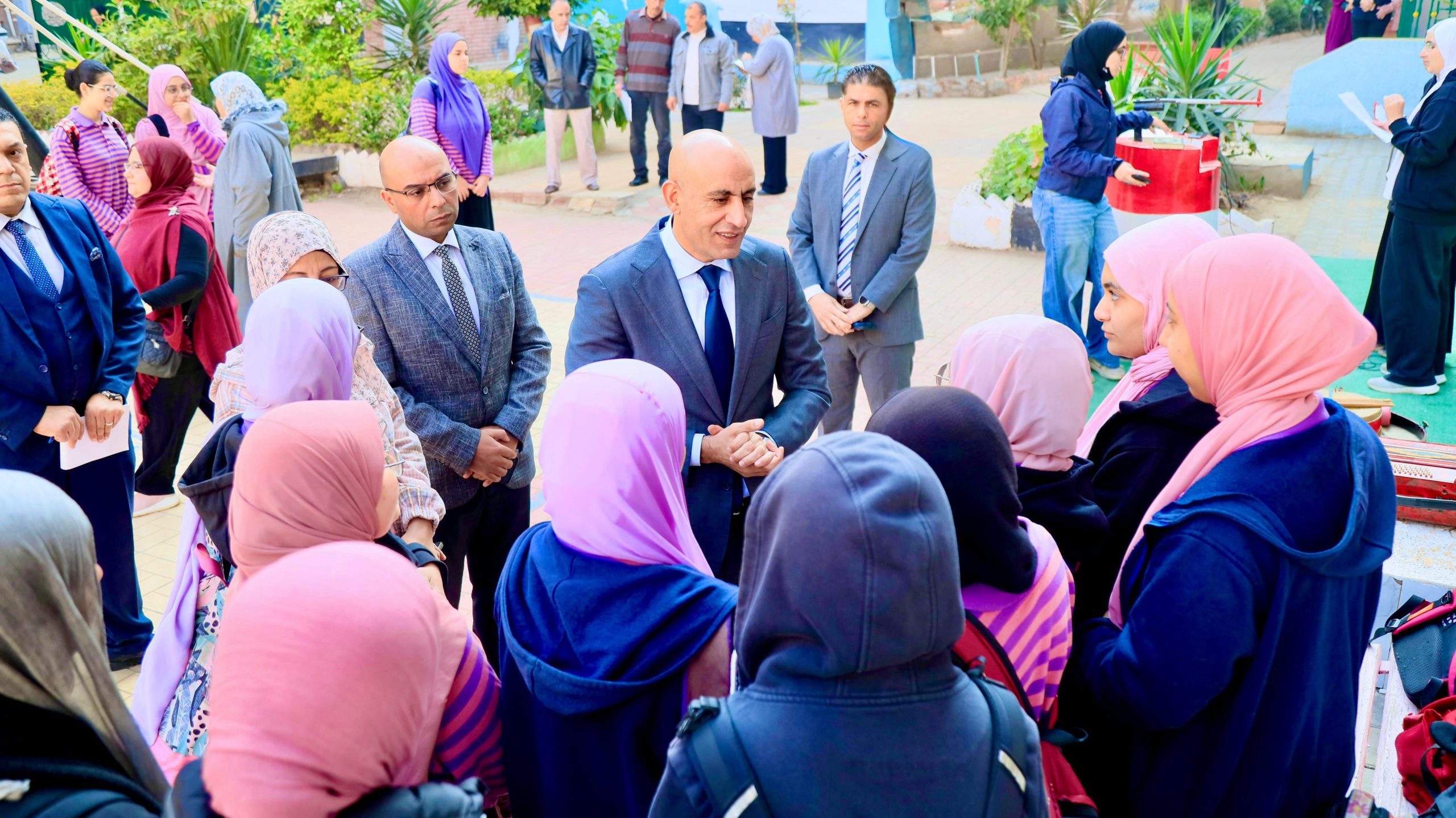 جولة تفقدية مفاجئة لوزير التربية والتعليم لعدد من مدارس محافظة الشرقية لمتابعة انتظام العملية التعليمية