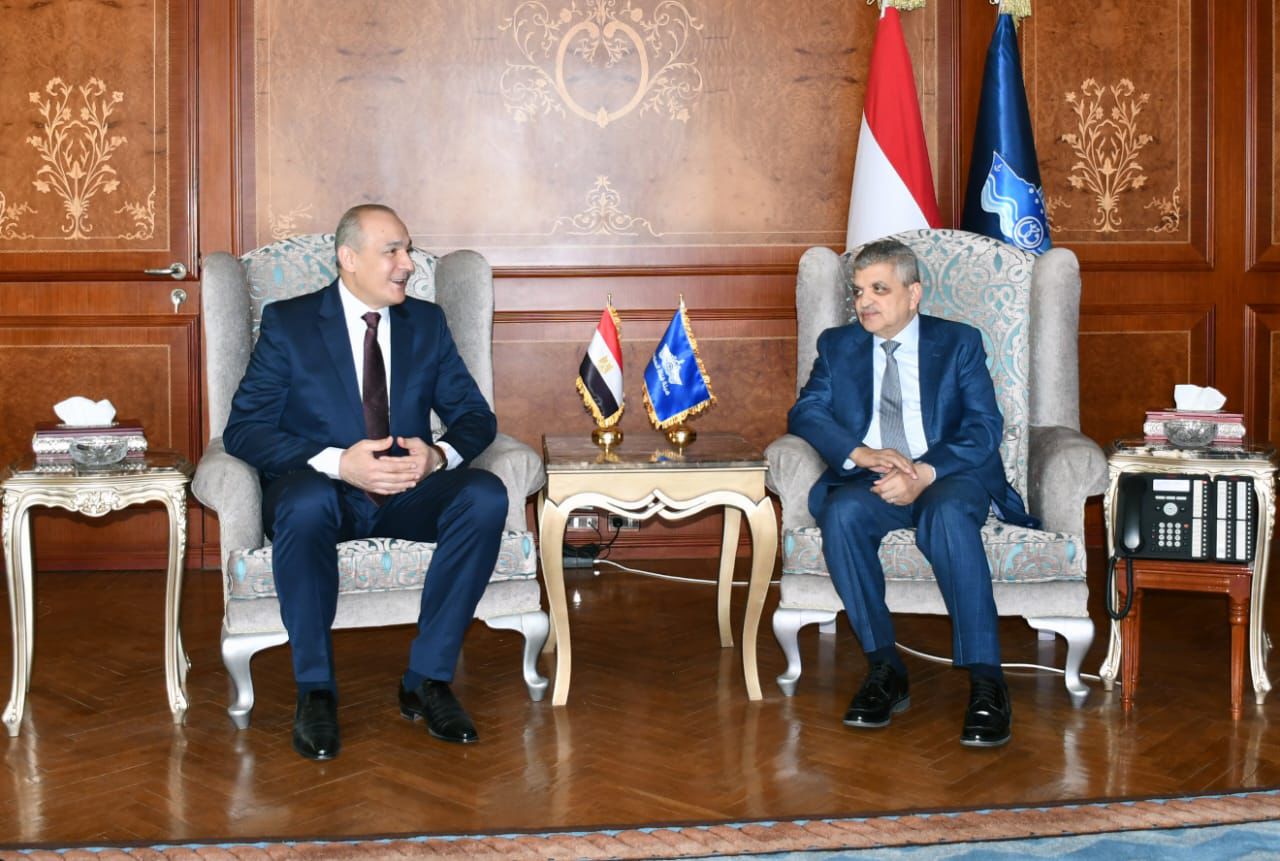 هيئة تعليم الكبار توقع بروتوكول تعاون مع هيئة قناة السويس لمحو الأمية