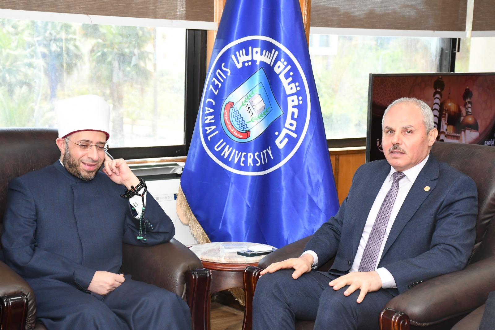 جامعة قناة السويس تستقبل وزير الأوقاف الدكتور أسامة الأزهري خلال مناقشة رسالة ماجستير بالمعهد الأفروآسيوي
