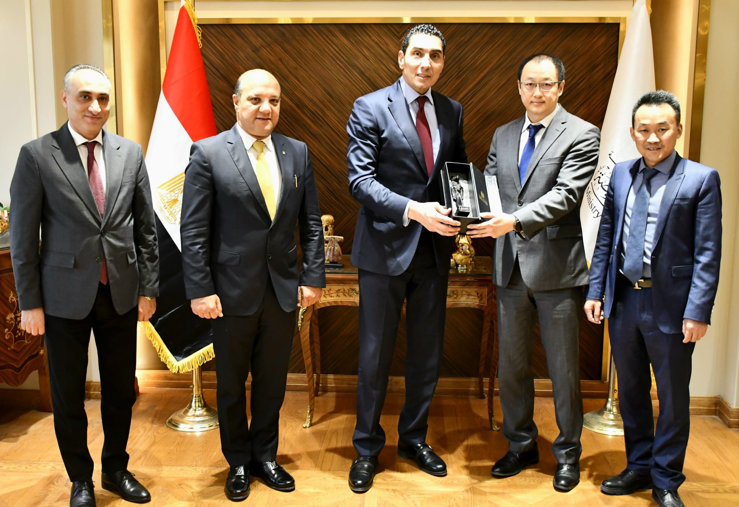 وزير  الشباب والرياضة يبحث التعاون المشترك مع كبري الشركات الصينية للمعدات الرياضية