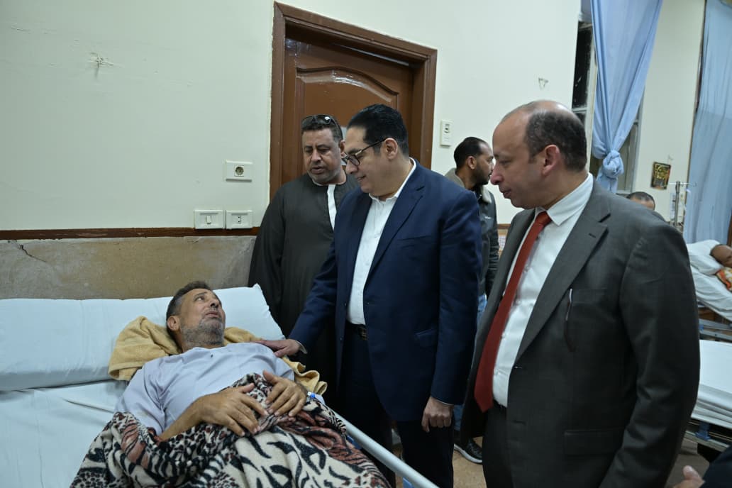 جولة لرئيس جامعة القاهرة للاطمئنان على حالة مرضى مستشفى الاستقبال والطوارئ 2 جولة لرئيس جامعة القاهرة للاطمئنان على حالة مرضى مستشفى الاستقبال والطوارئ