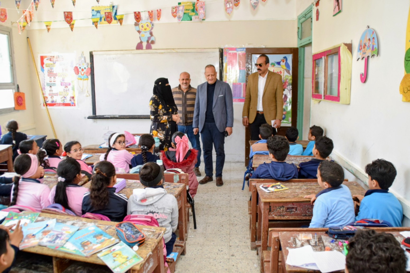 بدوي يتابع توظيف نتائج التقييمات بمدرسة عثمان بن عفان الابتدائية ببور سعيد 3 متابعةميدانية مستمرة لسير العملية التعليمية