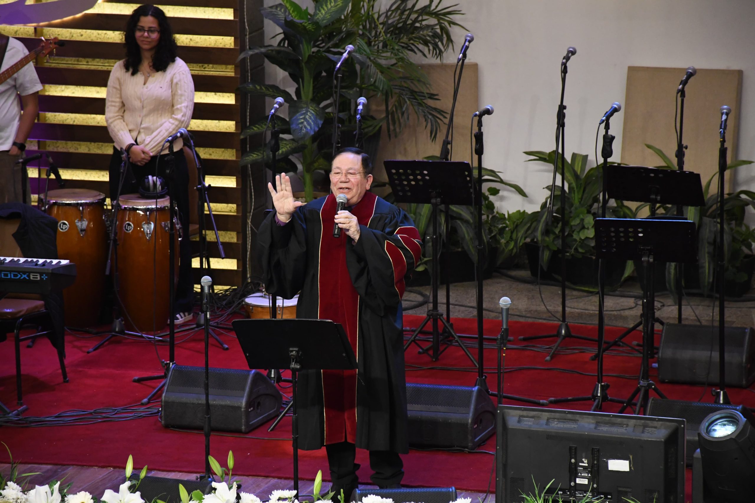 الوزير حرص على تقديم التهنئة للاخوةالاقباط