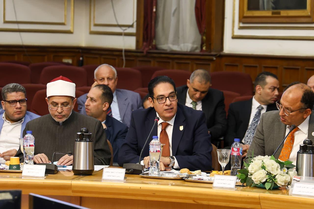 قنديل يشهد مؤتمر المشروعات الخضراء ويؤكد الدعم للتحول نحو الاقتصاد الأخضر