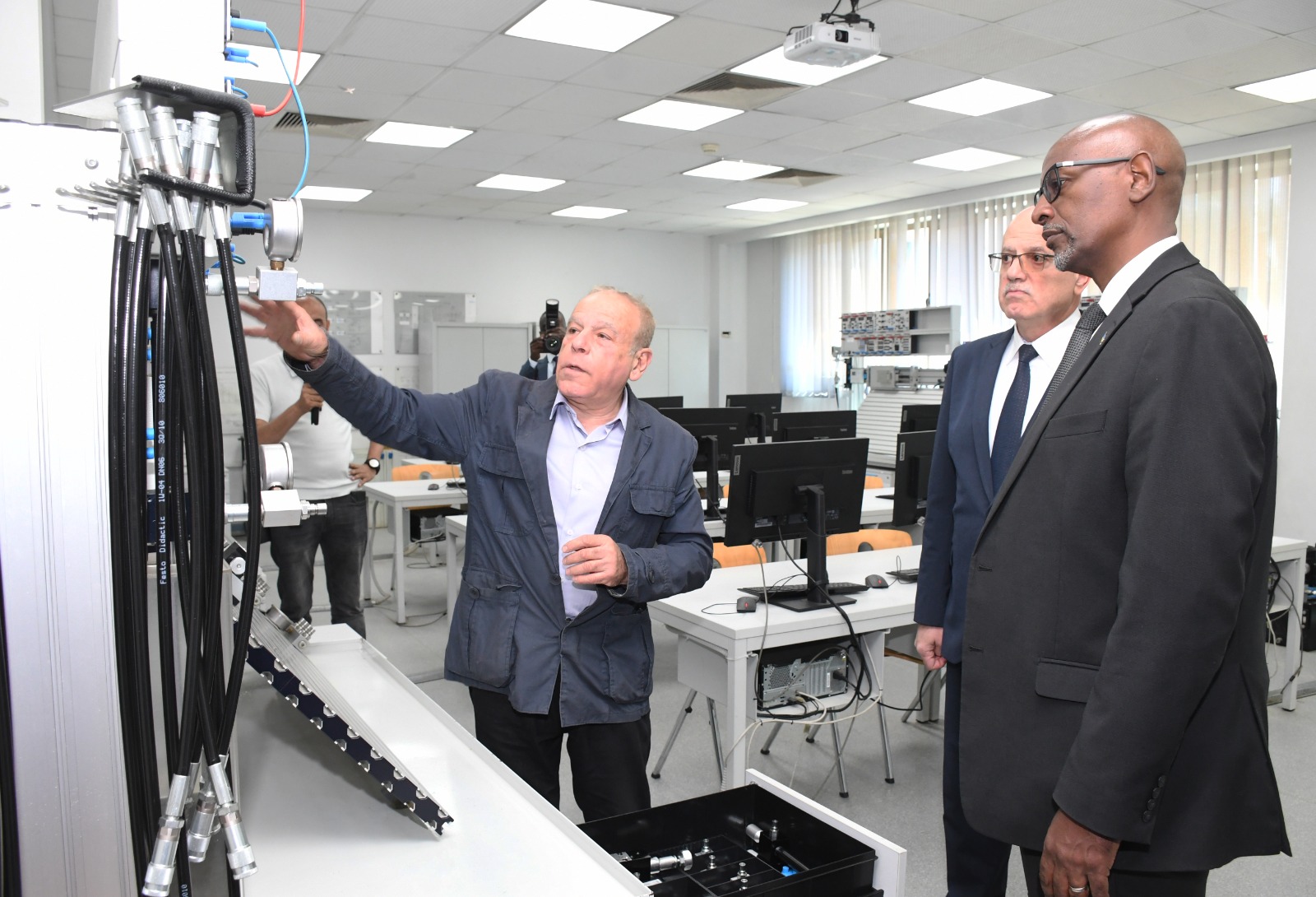 الألمانية بالقاهرة تستقبل وزير التعليم الرواندي لتعزيز الشراكة الإفريقية 6 الوفد يضم دان مونيوزا سفير جمهورية رواندا في مصر