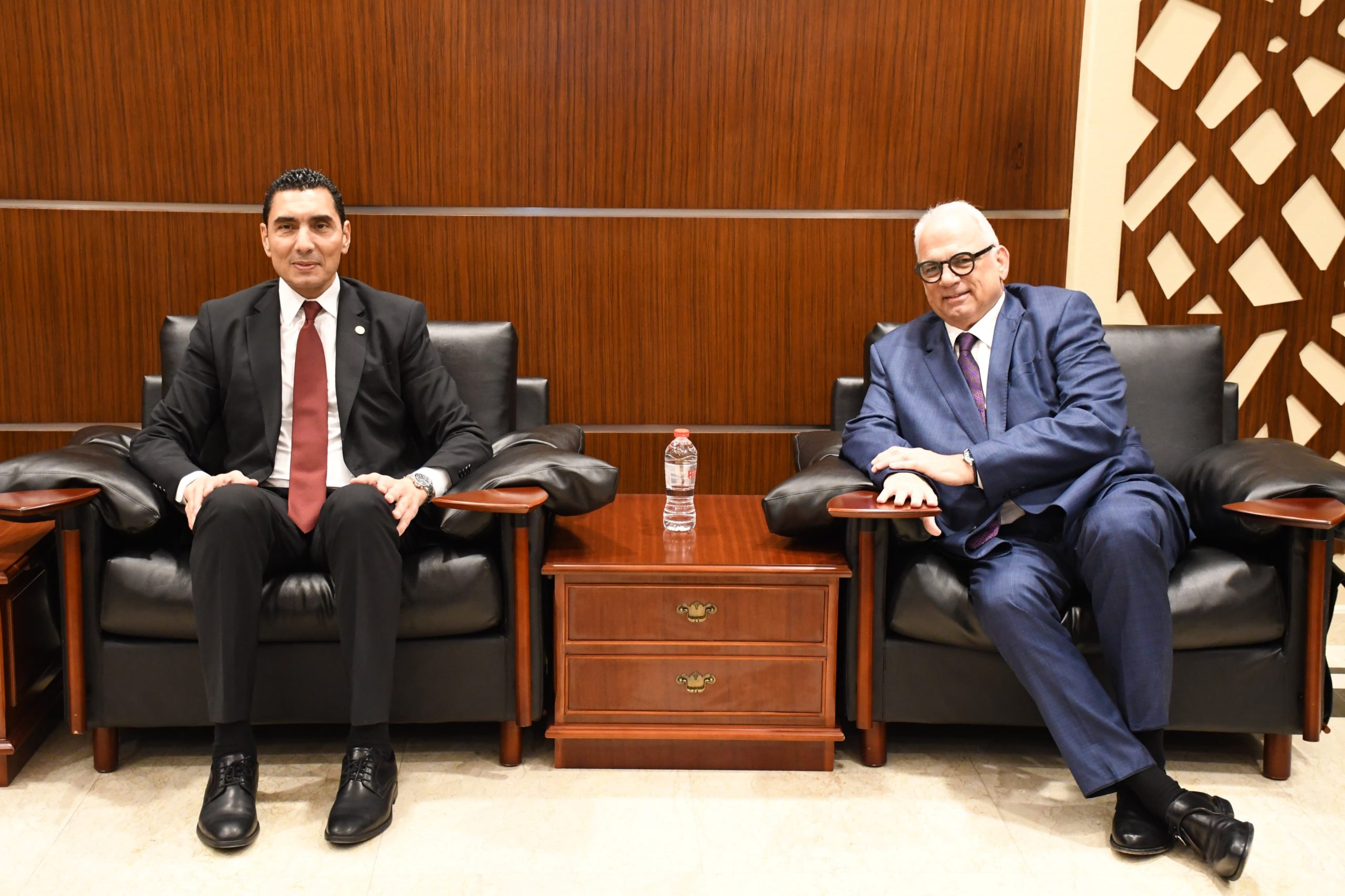 تعزيز التعاون بين الوزارة والاتحاد الدولي للمصارعة