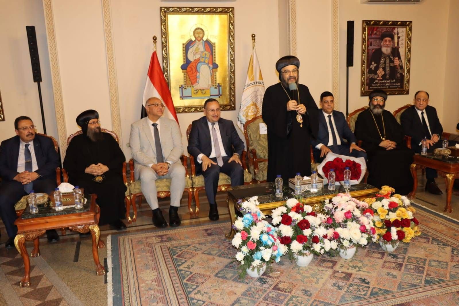 قنصوة يزور الكنيسة المرقسية بالإسكندرية ويقدم التهنئة بعيد القيامة المجي