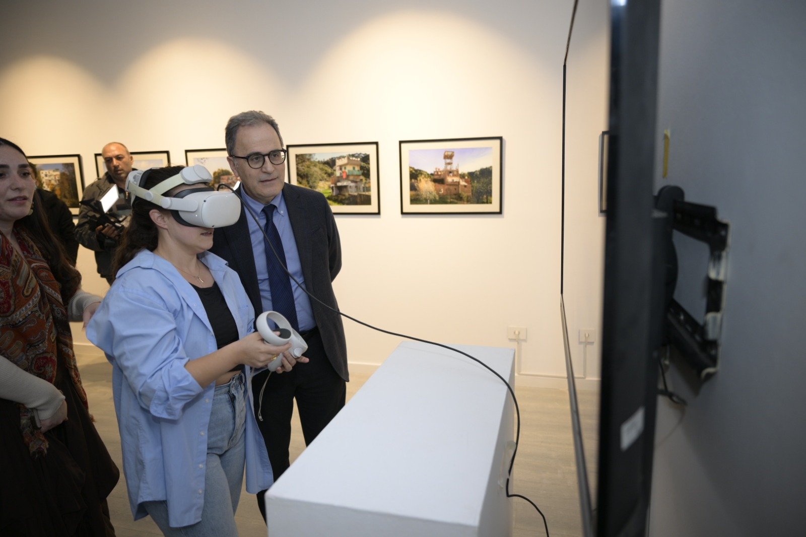 تدشين أربعة معارض فنية تستمر طوال أيام المهرجان