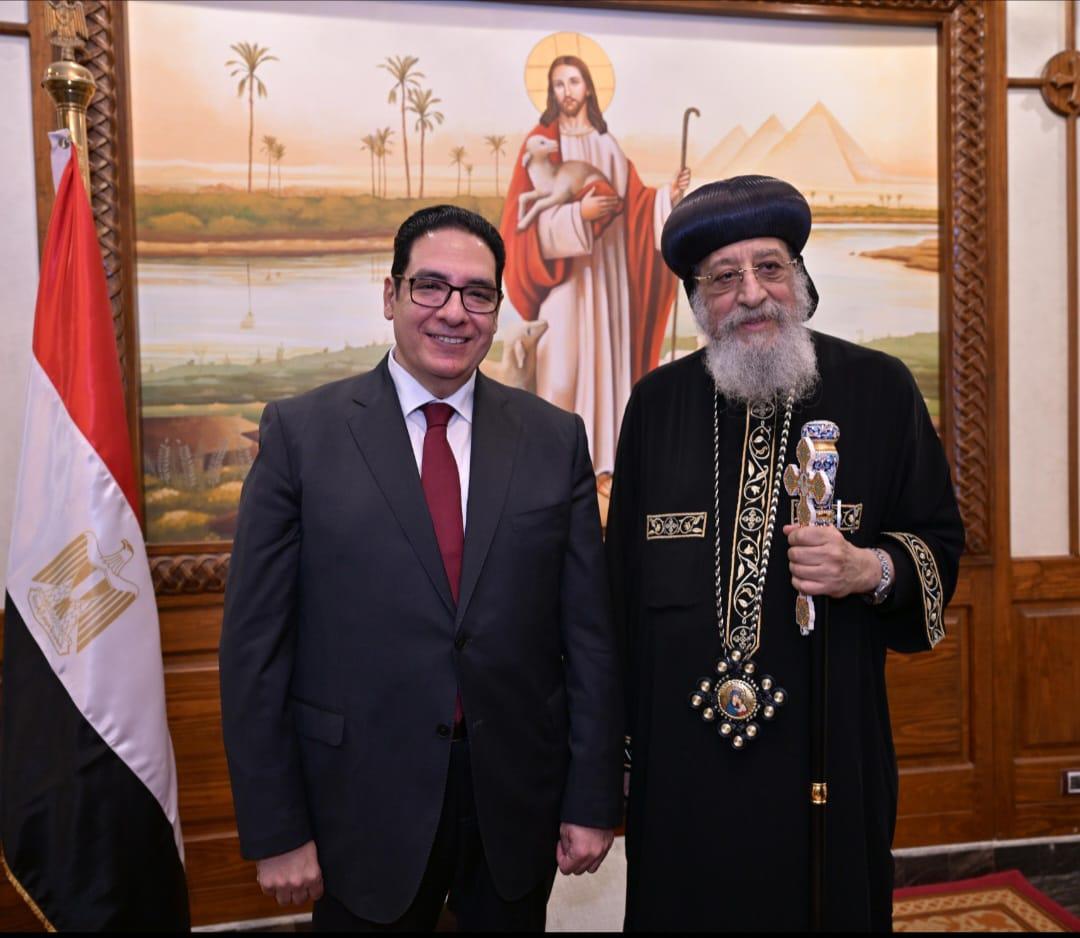 رئيس جامعة القاهرة يزور البابا تواضروس الثاني ويؤكد: مصر نموذج فريد في التلاحم الوطني