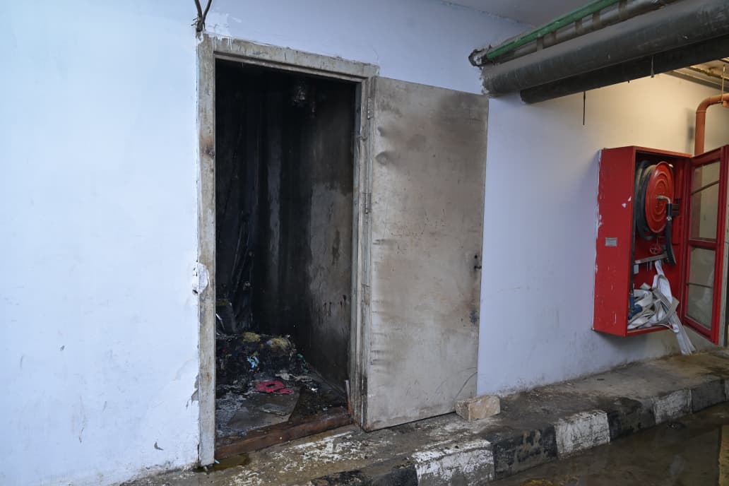 السيطرة على حريق بمستشفى الاستقبال و الطوارئ بقصر العيني 4 السيطرة على حريق بمستشفى الاستقبال و الطوارئ بقصر العيني