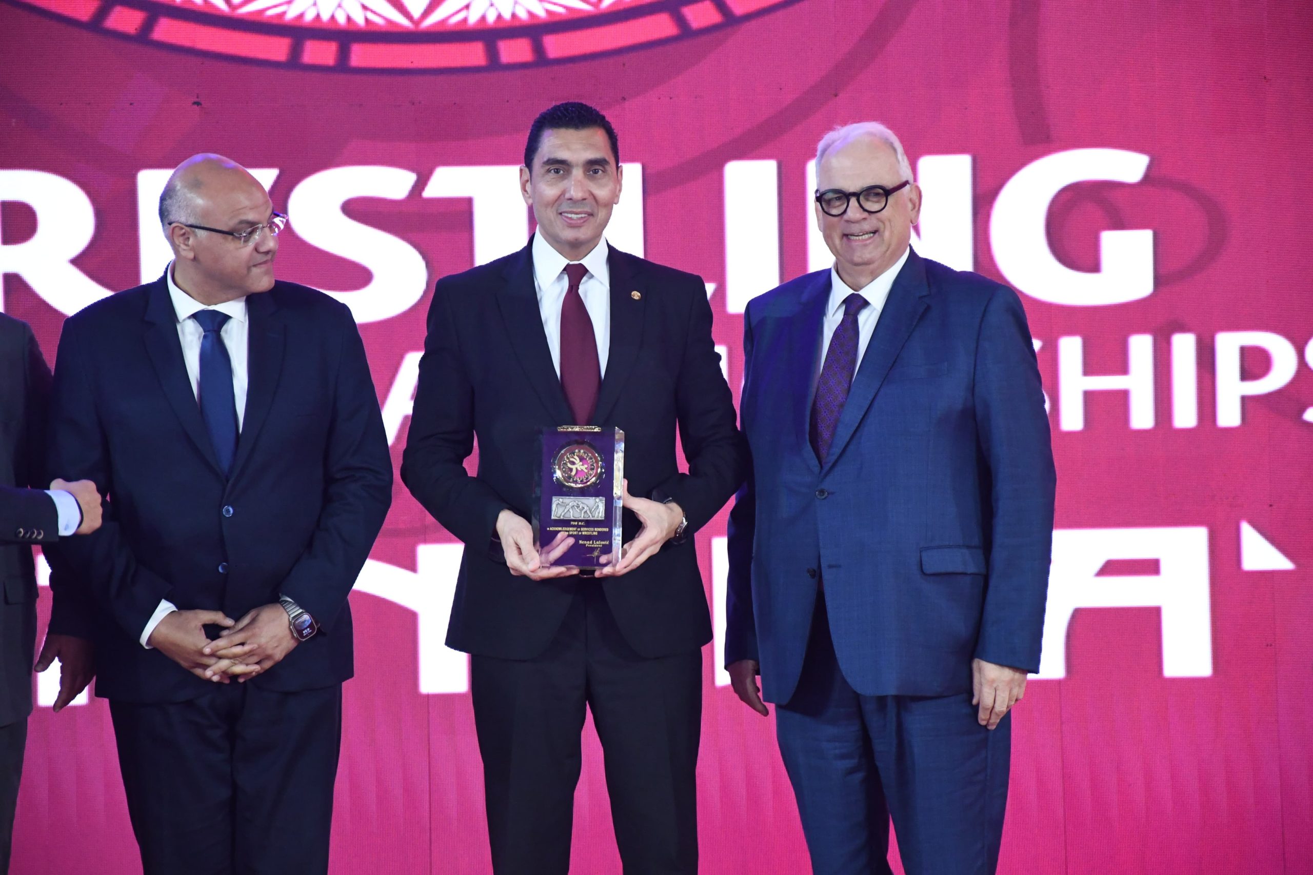 رئس الاتحاد الدولى يشيد بالتنظيم المميز لحفل افتتاح البطولة الأفريقية للمصارعة