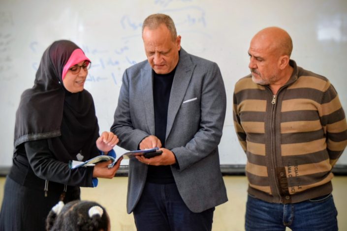 بدوي يتابع توظيف نتائج التقييمات بمدرسة عثمان بن عفان الابتدائية ببور سعيد 1 almomken.com ee8b0219