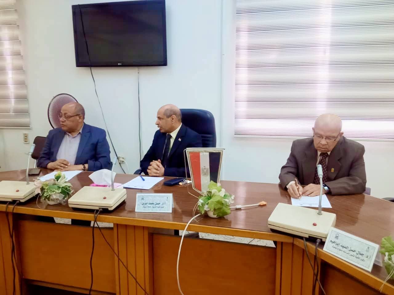 طلاب“تربية أسيوط” يمحون أمية 54 ألف مواطن 