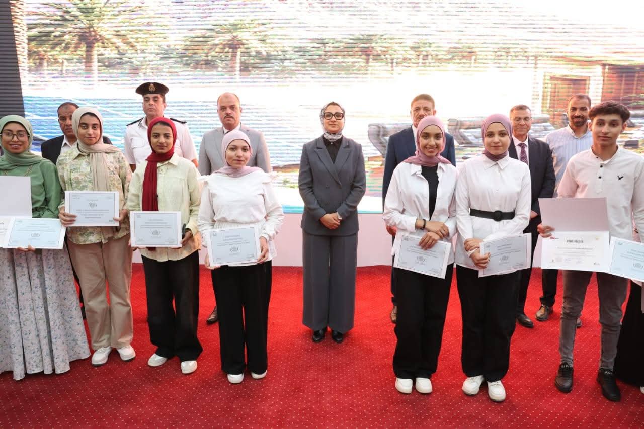 محافظ الوادي الجديد تُكرّم مدربي «سيسكو» وتحتفي بتصدر المحافظة للجمهورية في الشهادات الرقمية