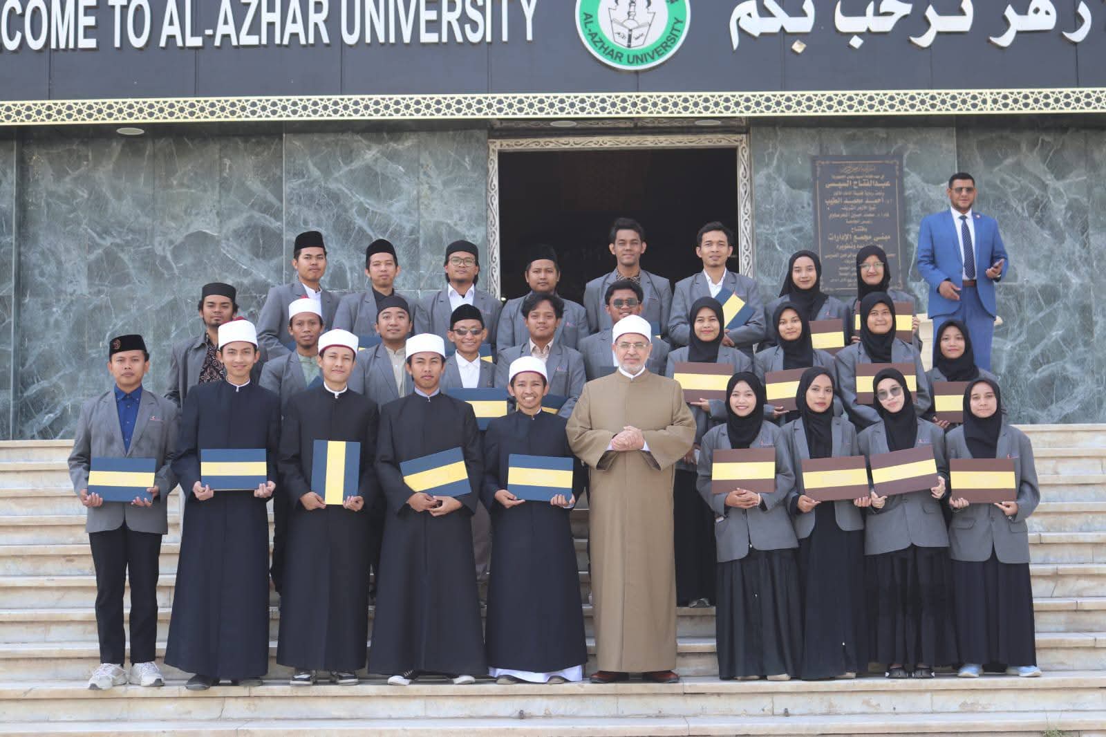 رئيس جامعة الأزهر يشهد ختام برنامج «تعزيز كوادر العلماء» لطلاب الماجستير الوافدين