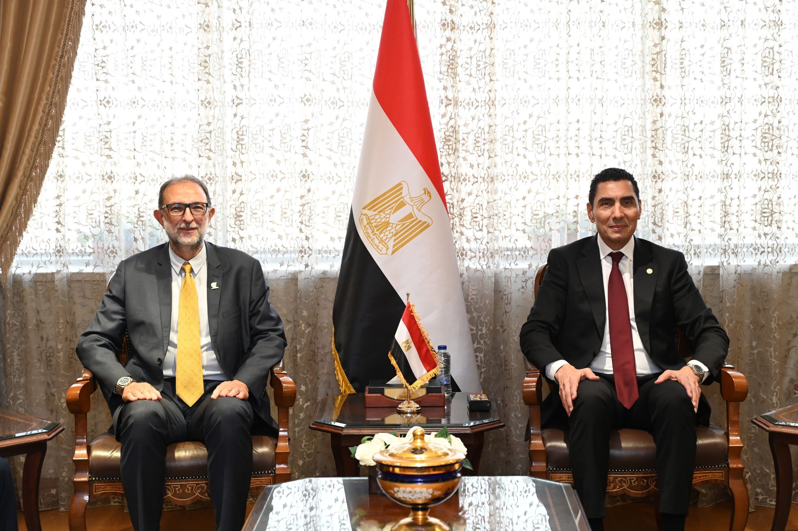 زيادة الوعي الغذائي والممارسات الغذائية السليمة بين الشباب والرياضيين 