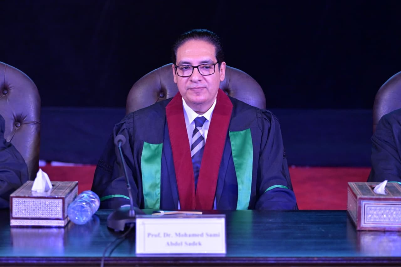 الدكتور محمد سامي عبدالصادق رئيس الجامعة