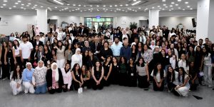 27 فريقًا طلابيًا بالجامعة الألمانية يحولون الأفكار العلمية إلى منتجات تجميلية متكاملة