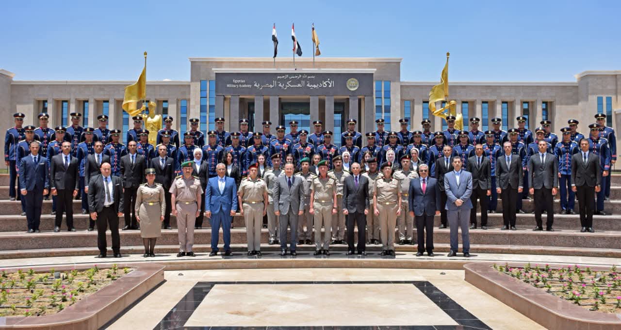 قيادات الأكاديمية العسكرية المصرية، ومسؤولي أكاديمية البحث العلمي والتكنولوجيا
