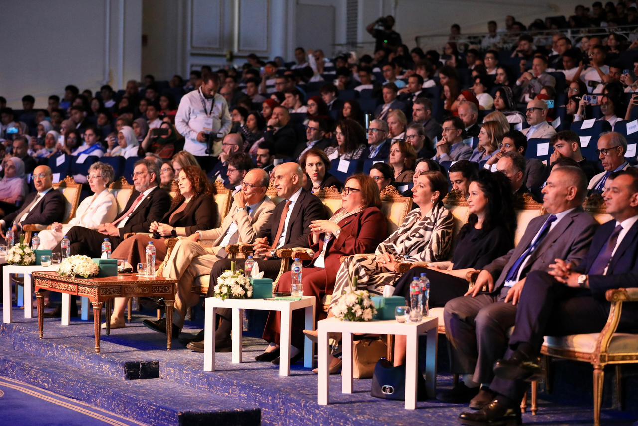 12 دولة تتبنى إعلان القاهرة