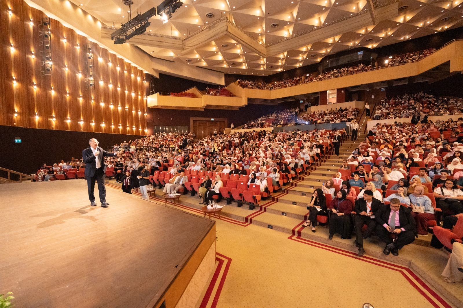 محاضرة تعريفية بعنوان «وظائف المستقبل وكيف يختار الطالب تخصصه الجامعي