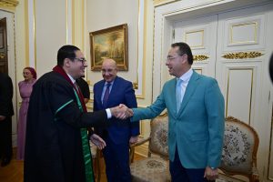 جامعة القاهرة تكرّم الدكتور أشرف منصور أحد أبرز أبنائها خلال احتفالية مرور 100 عام على تأسيس كلية العلوم 8 almomken.com 3f20aa8a