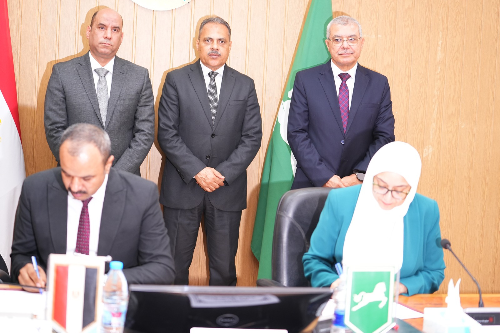 وزير العمل ومحافظ الشرقية ورئيس جامعة الزقازيق يشهدون توقيع بروتوكول تعاون وتسليم 50 عقد عمل لذوي الهمم