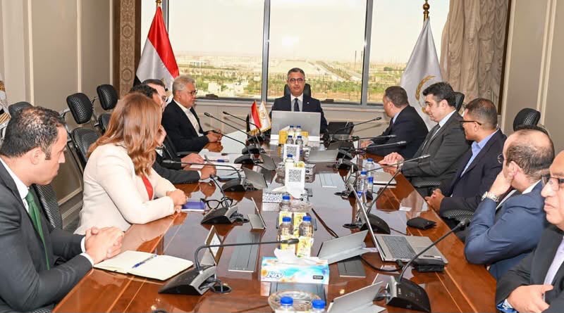 وزير التموين يبحث مع أورانج مصر التعاون لتنفيذ المشروع القومي «كاري أون» لتطوير المنافذ التجارية