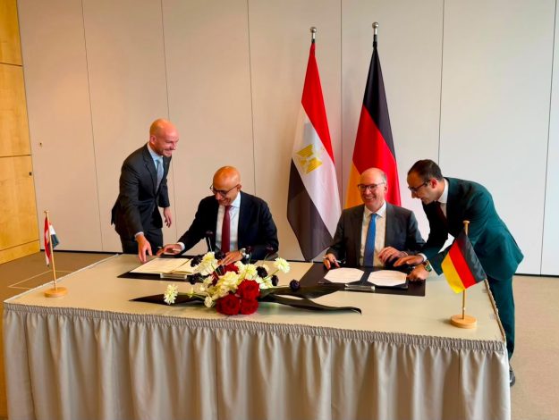 توقيع إعلان نوايا مشترك بين مصر وجمهورية ألمانيا الاتحادية لتطوير المدارس الفنية المصرية الألمانية 1 almomken.com 72679943