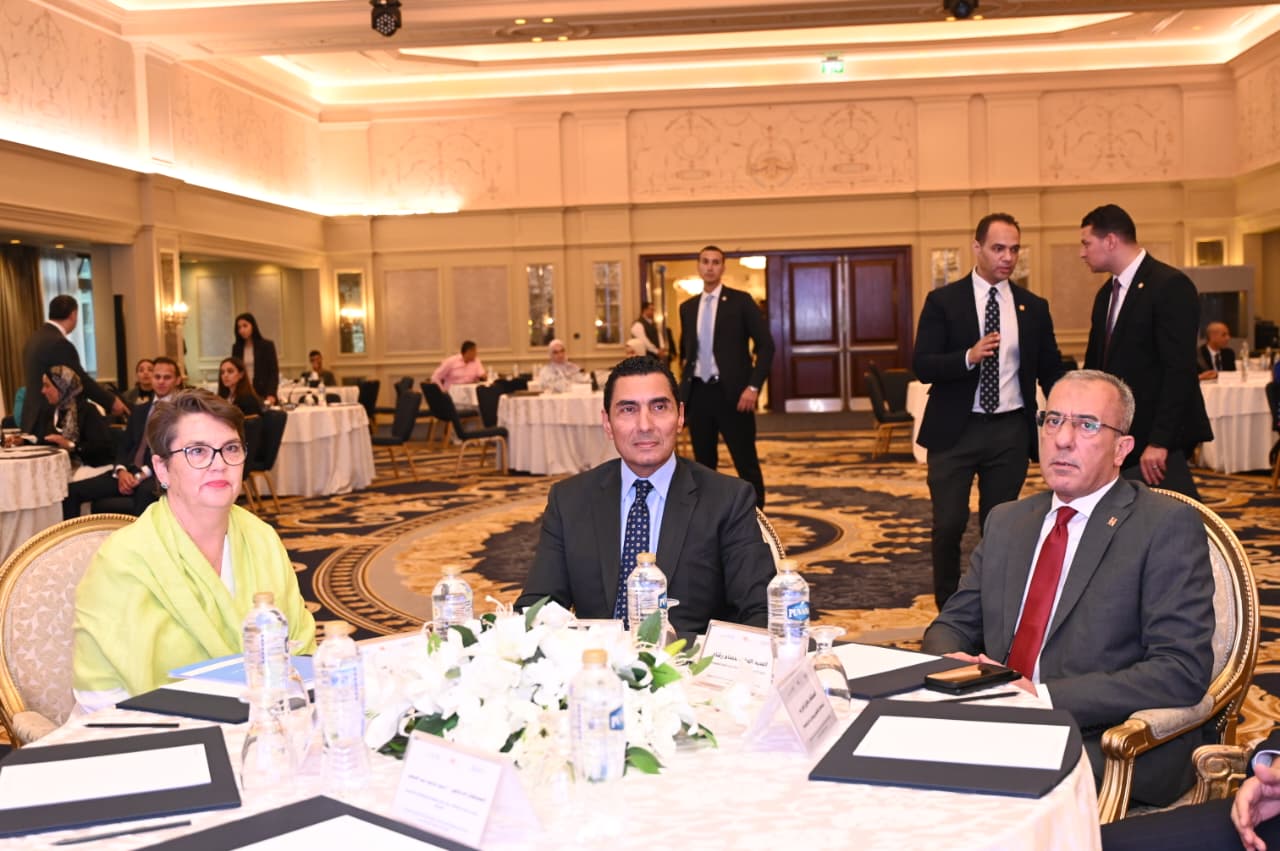 الاستثمار في وعي الشباب، وتنمية مهاراتهم الرقمية استثمار مباشر فى امن المجتمع 