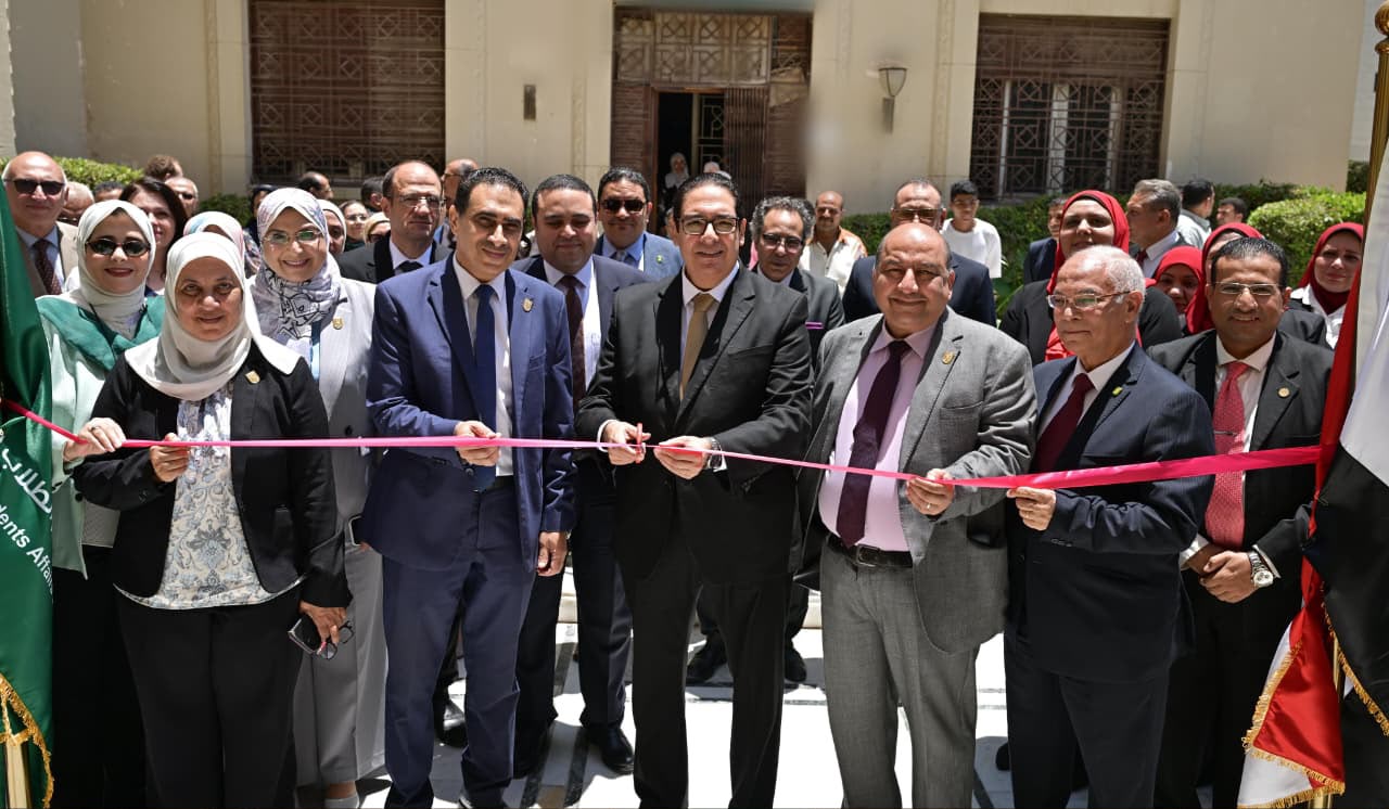 رئيس جامعة القاهرة يفتتح المقر الجديد لشئون ودعم الطلاب الوافدين لتعزيز جودة الخدمات وجذب الطلاب الدوليين