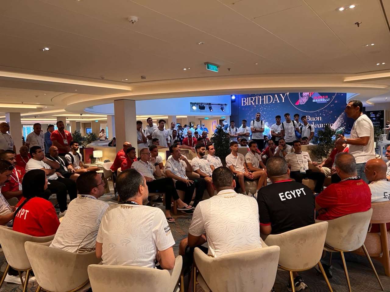 جوهر نبيل يلتقي البعثة المصرية في دورة ألعاب البحر المتوسط بتارانتو لدعم الأبطال قبل منافساتهم