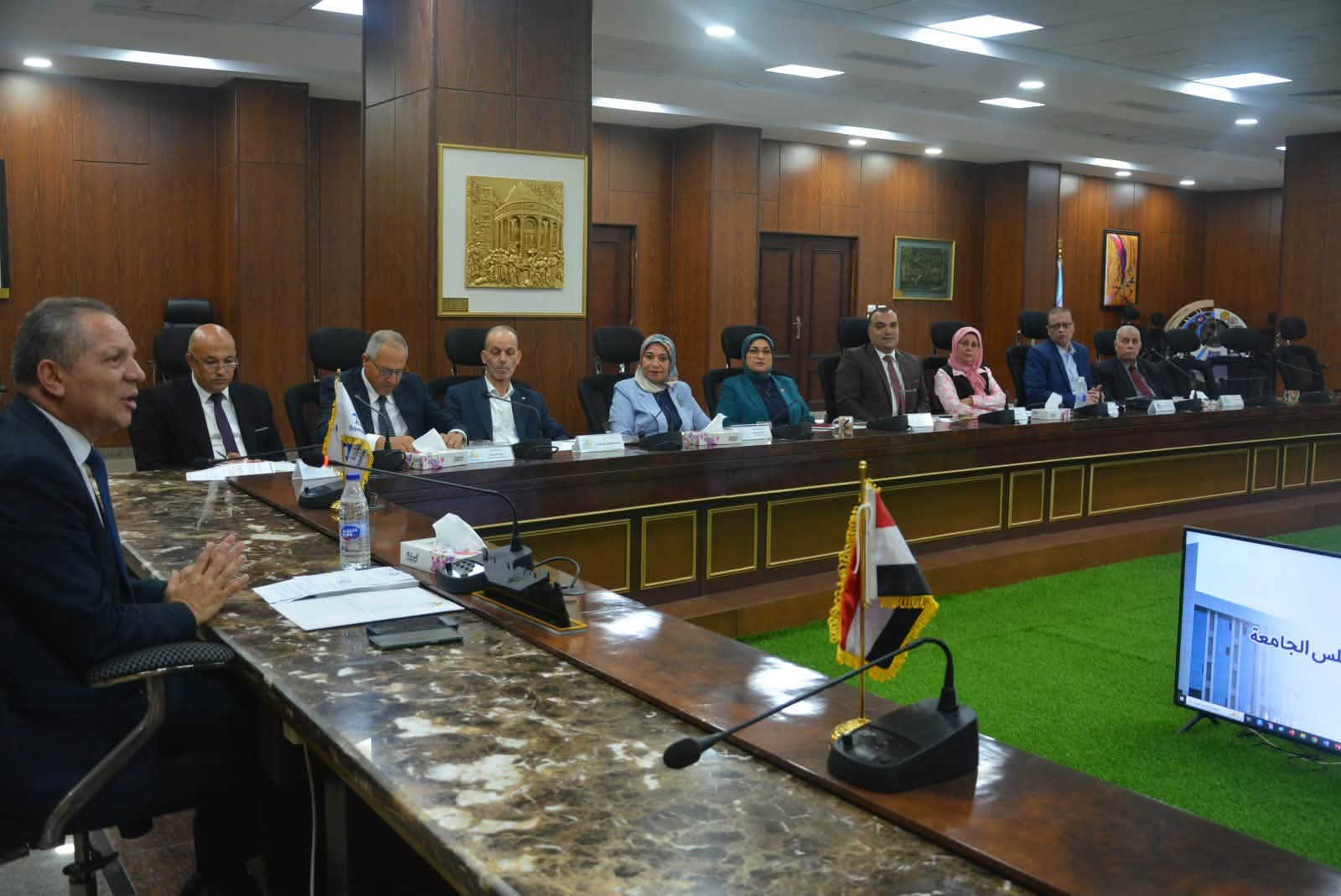 رئيس الجامعة يهنئ أعضاء المجلس بالمولد النبوي الشريف