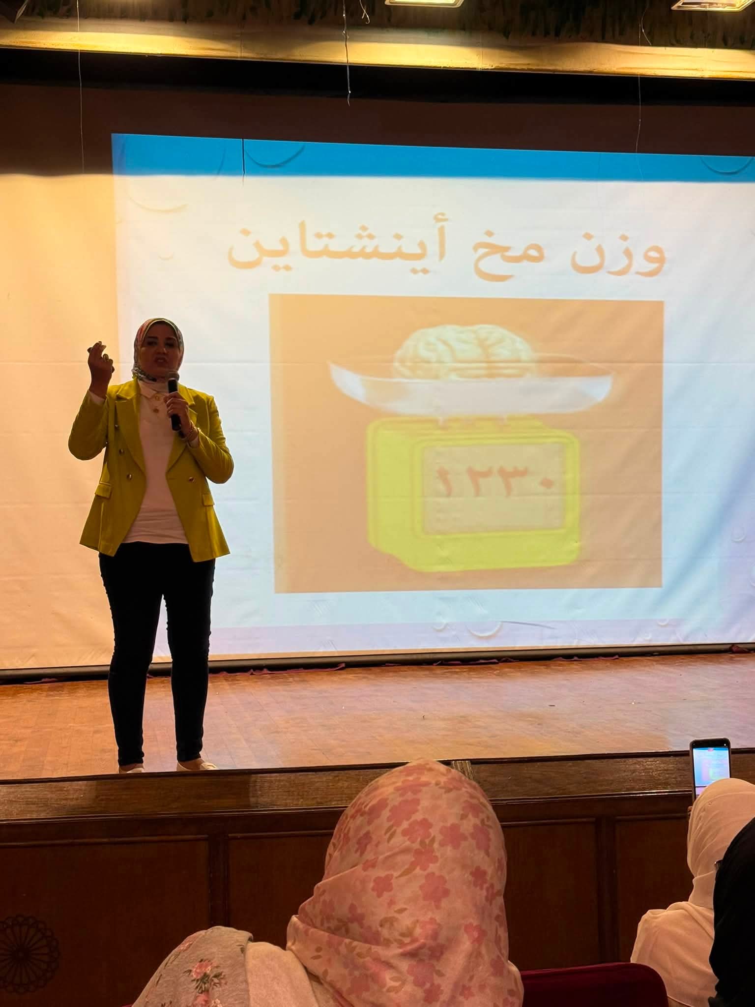 المعاهد القومية تنظم دورة تدريبية فى البرمجة اللغوية العصبية لمعلمي المدارس القومية
