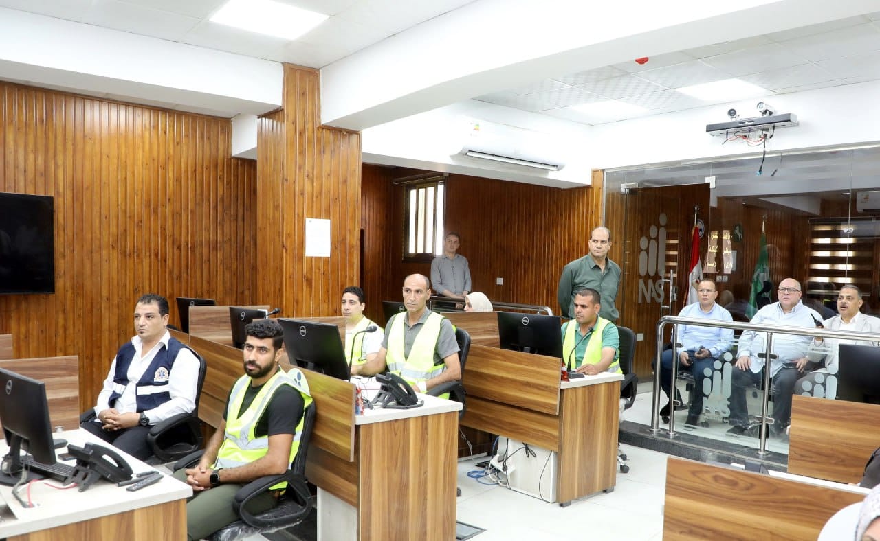 الاشمونى يتابع انتظام سير العمل بالمراكز والمدن والأحياء