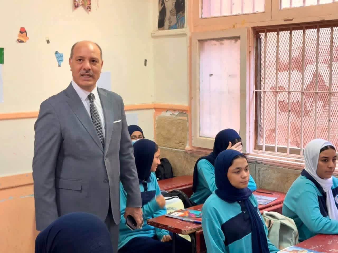 أبو زيد يطمئن الطلاب: الحضور أساس النجاح