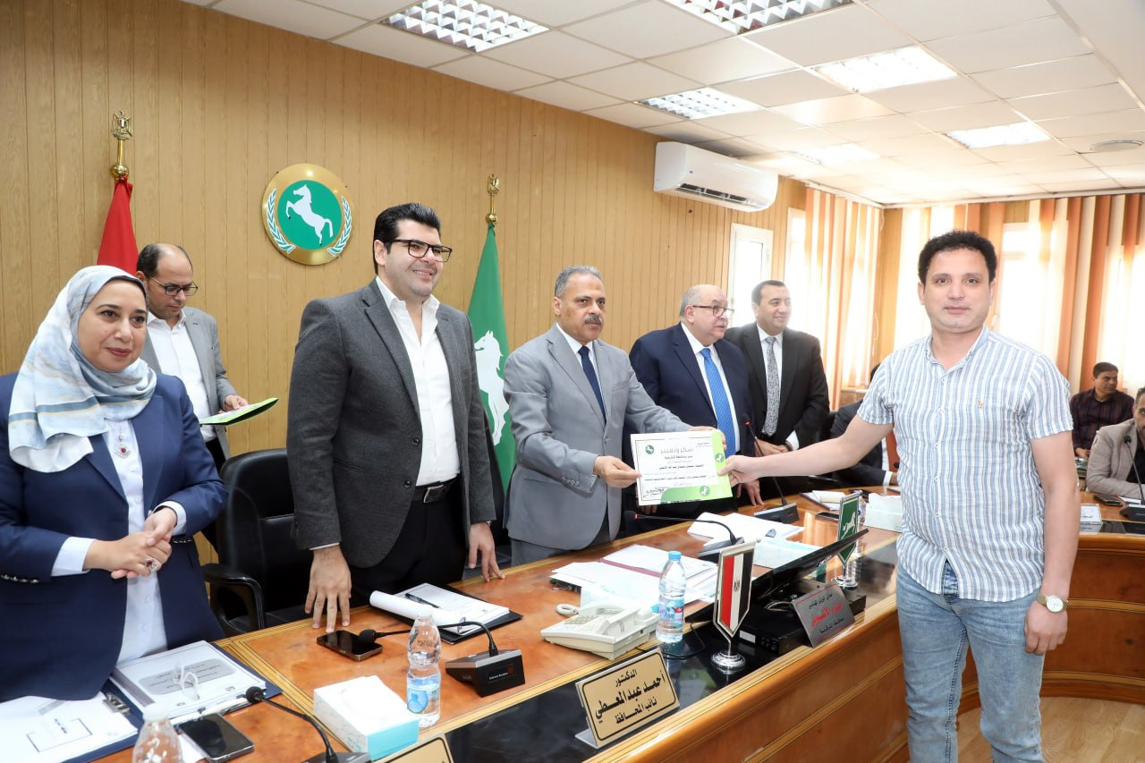 الاشمونى يُهنئ رئيس الجمهورية بمناسبة الذكرى الـ٥٣ لإنتصارات أكتوبر المجيدة 