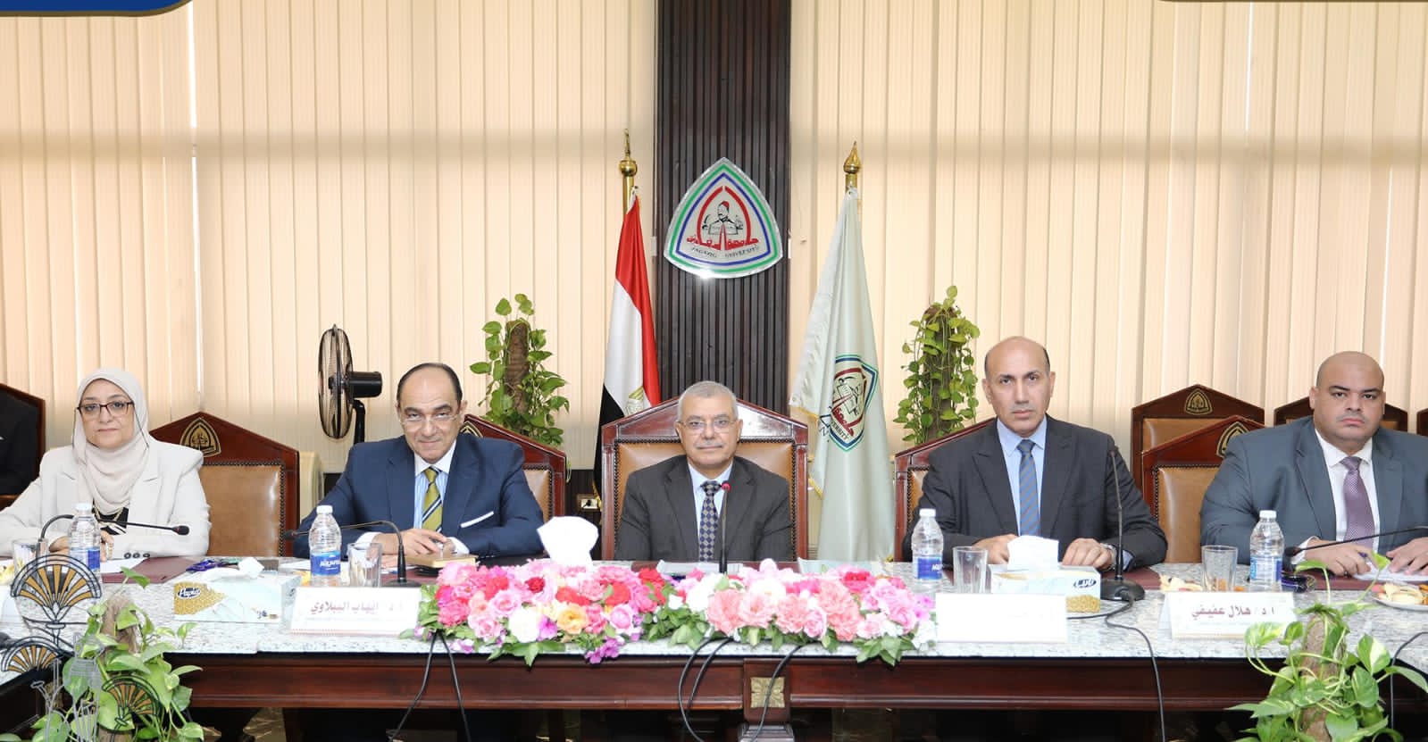 صرف ٣٠٠٠ جنيهاً حافز  اثابة لجميع أعضاء التدريس و العاملين و المتفرغين بجامعة الزقازيق