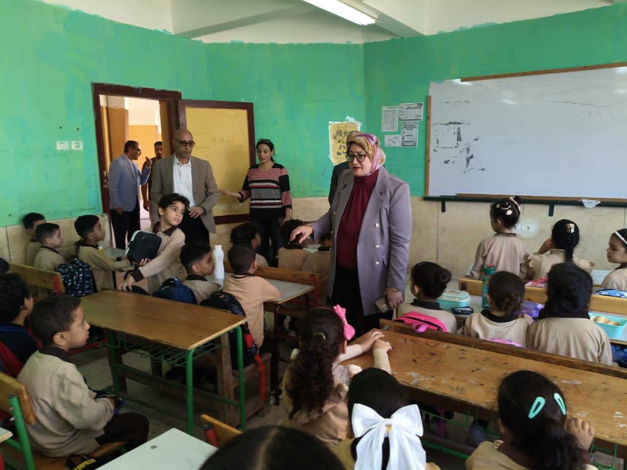 هالة عبدالسلام تتابع انتظام الدراسة بمدارس المنوفية مع انطلاق العام الدراسي الجديد