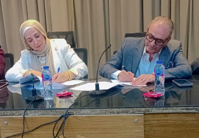 بروتوكول تعاون بين جامعة العاصمة وغرفة صناعة الملابس الجاهزة باتحاد الصناعات المصرية 3 almomken.com 9f27426d