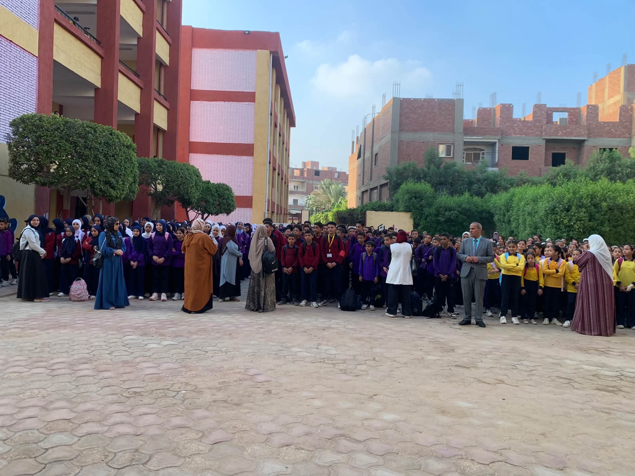جولات مستمرة طوال الاسبوع لمدارس الحوامدية 4 مناقشة ملف الأنشطة المدرسية واكتشاف الطلاب الموهوبين