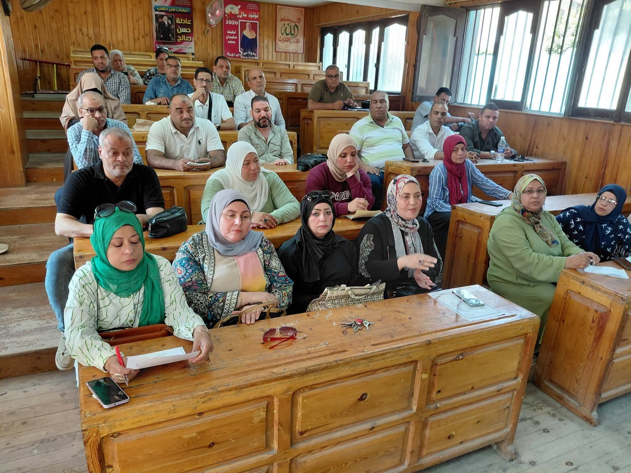 اجتماع موسع مع مديرى مدارس الشرابية لمتابعة استقبال العام الدراسى الجديد 3 اجتماع موسع مع مديرى المدارس لمتابعة استقبال العام الدراسى الجديد