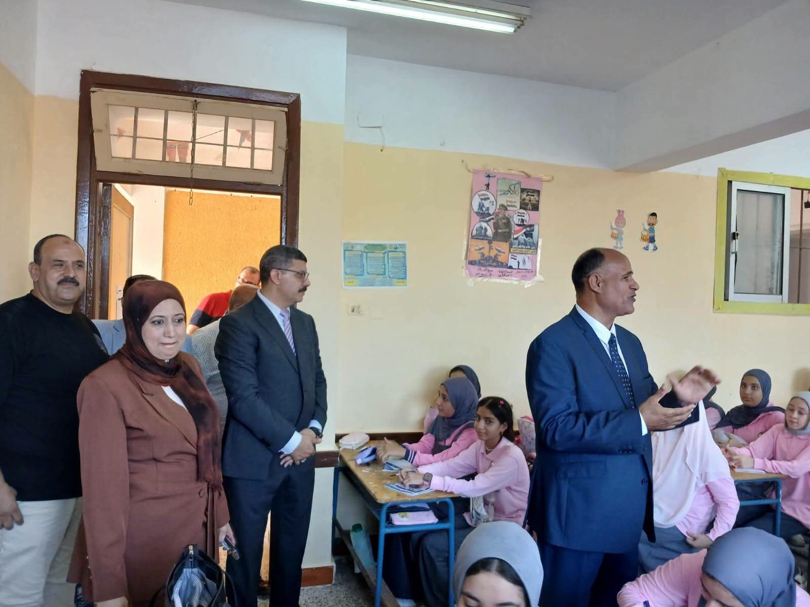 وكيل مديرية تعليم الدقهلية يتابع انتظام الدراسة من أرض الواقع
