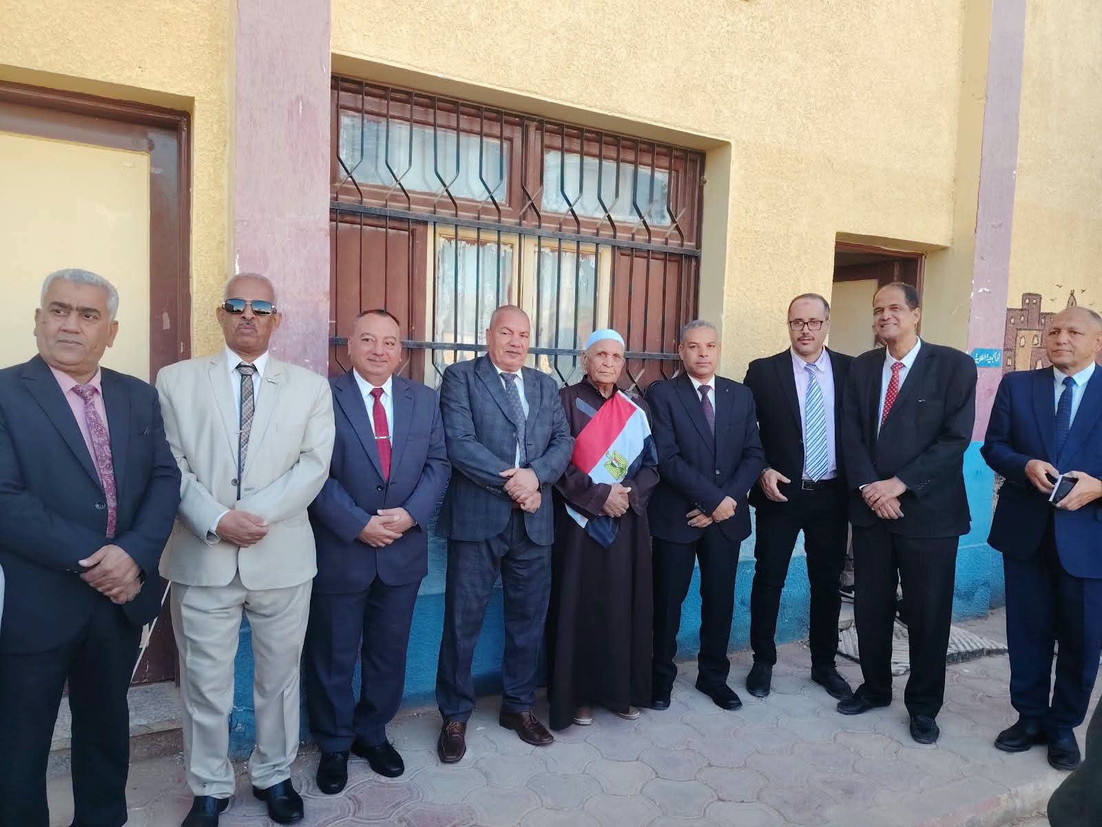 اكتوبر حكاية وطن .. من مدرسة موط الثانوية التجارية إلى أثير إذاعة الوادي الجديد