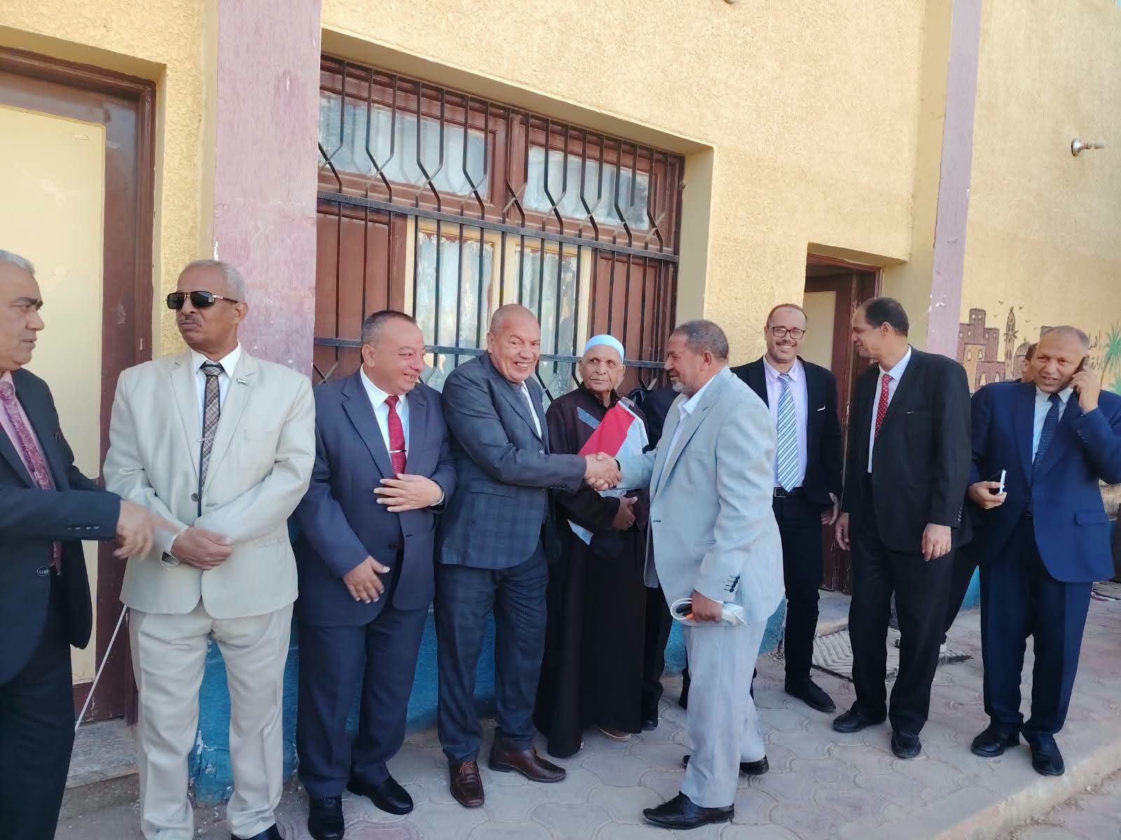 طابور مدرسة موط على الهواء على أثير الإذاعة 