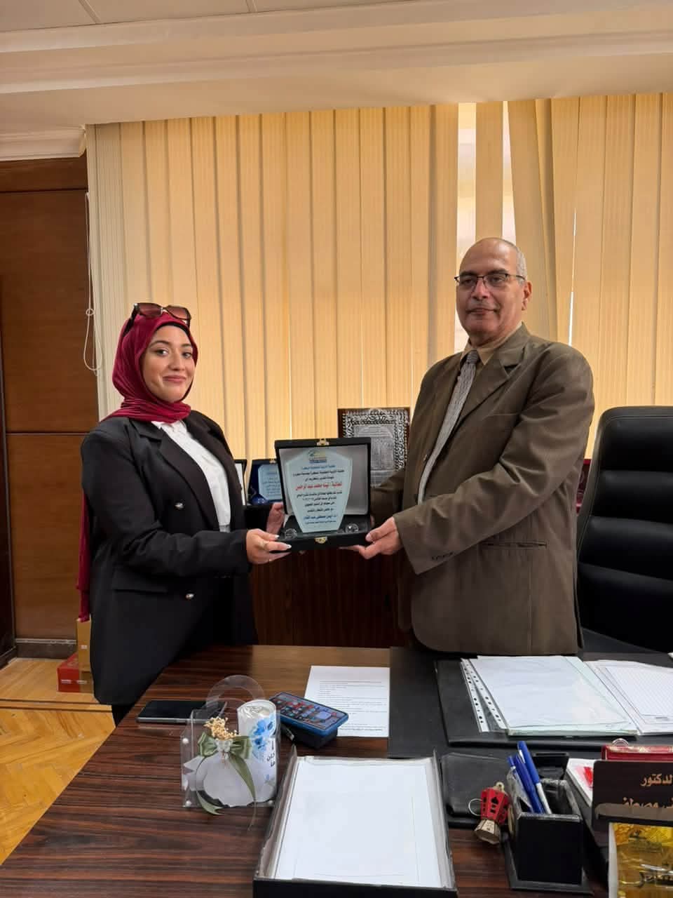 التربية للطفولة المبكرة بمطروح  تُكرم الطالبة لينة  المتميزة في المشروع الوطني للقراءة
